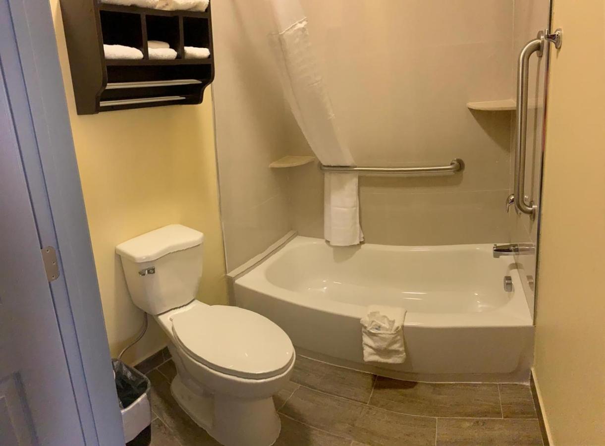 Homestay Inn & Suites Edinburg Ngoại thất bức ảnh